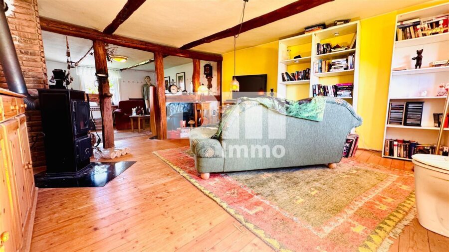 Saniertes Fachwerkhaus mit neuem Dach mit Nebengebäude + PV Anlage auf großem Grundstück - OG Wohn / Esszimmer